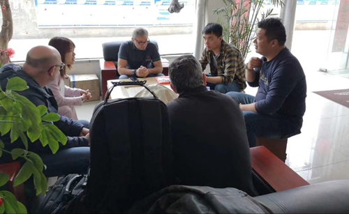 會議討論.jpg 會議討論.jpg